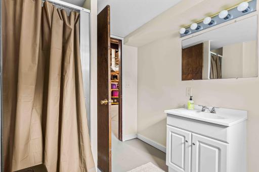 205 S 14th Street S, Fargo, ND 58103
