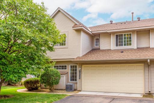 Welcome to 1043 Lovell Ln S in Roseville!