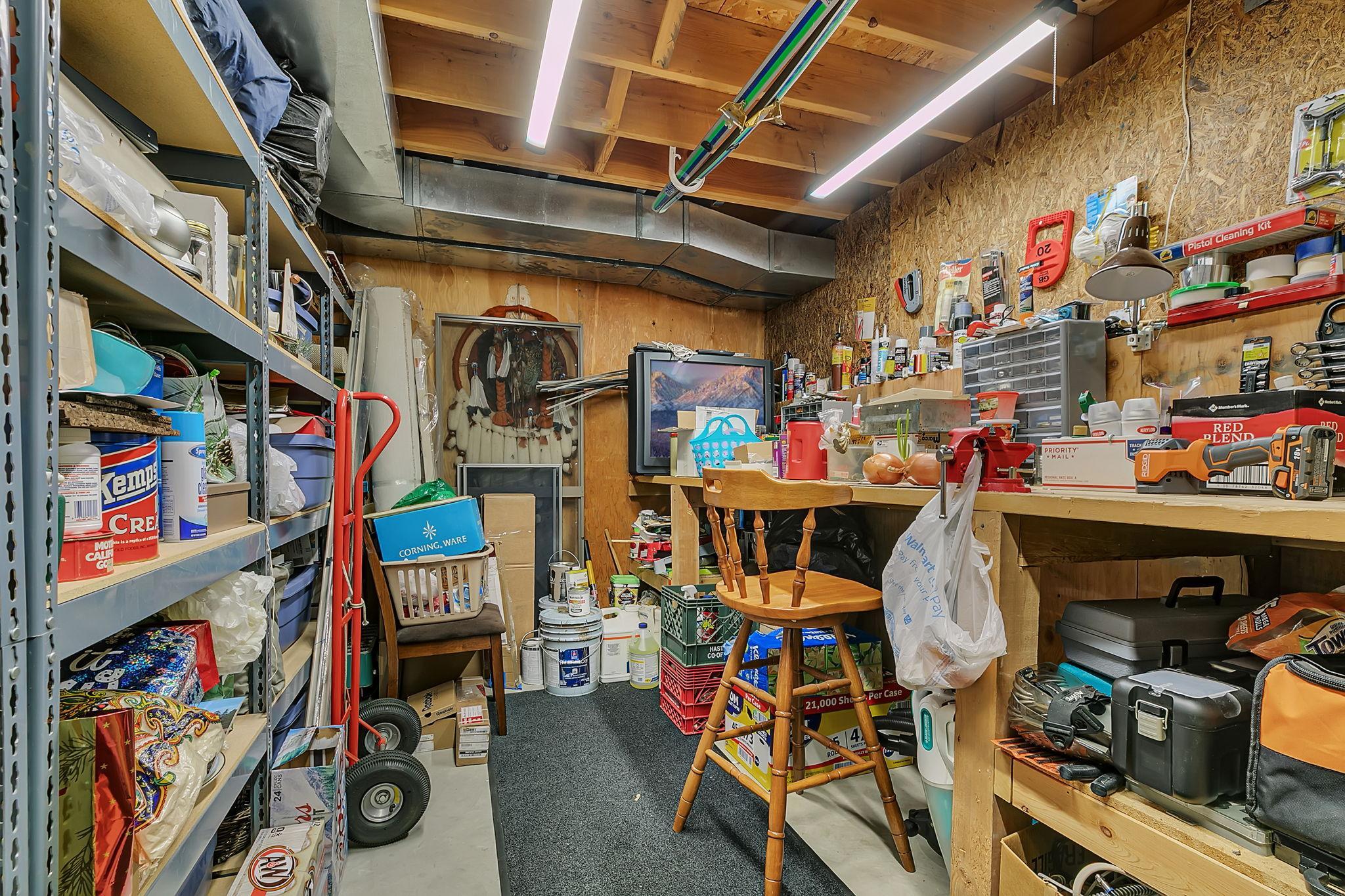 Great workshop/storage area.
