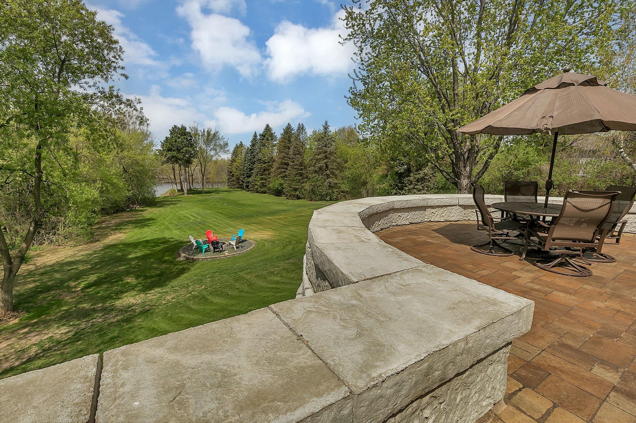 Expansive blue skies complement the home’s natural setting and outdoor views.