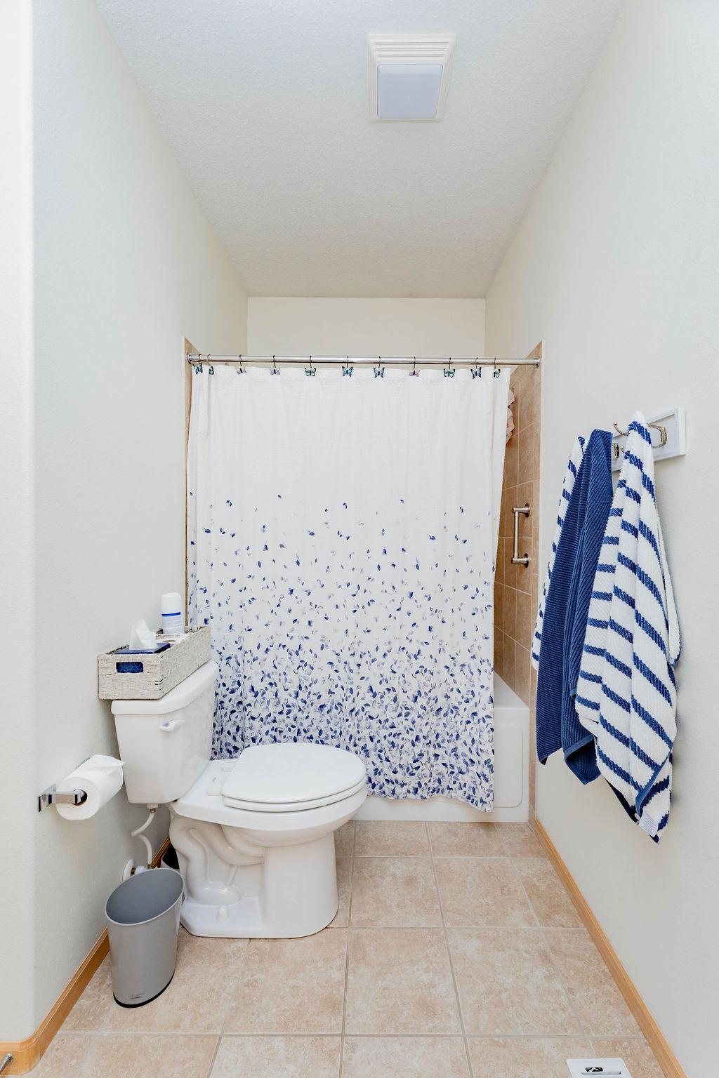 full bath - deep jetted tub