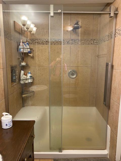 2nd story walk in shower at one end