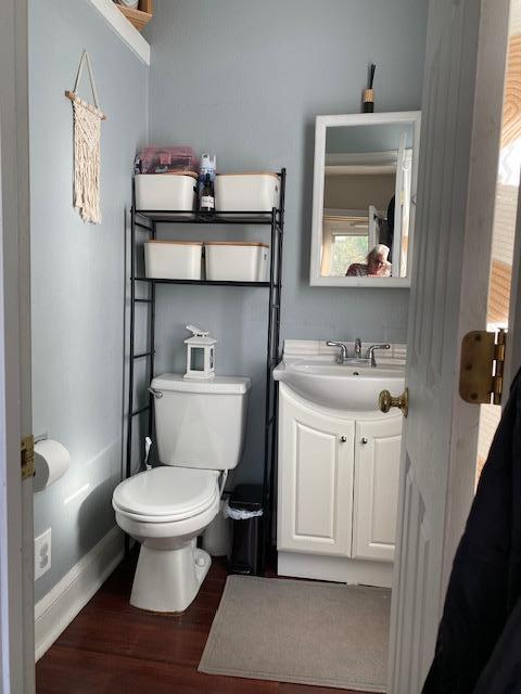 1/2 bath off the entry