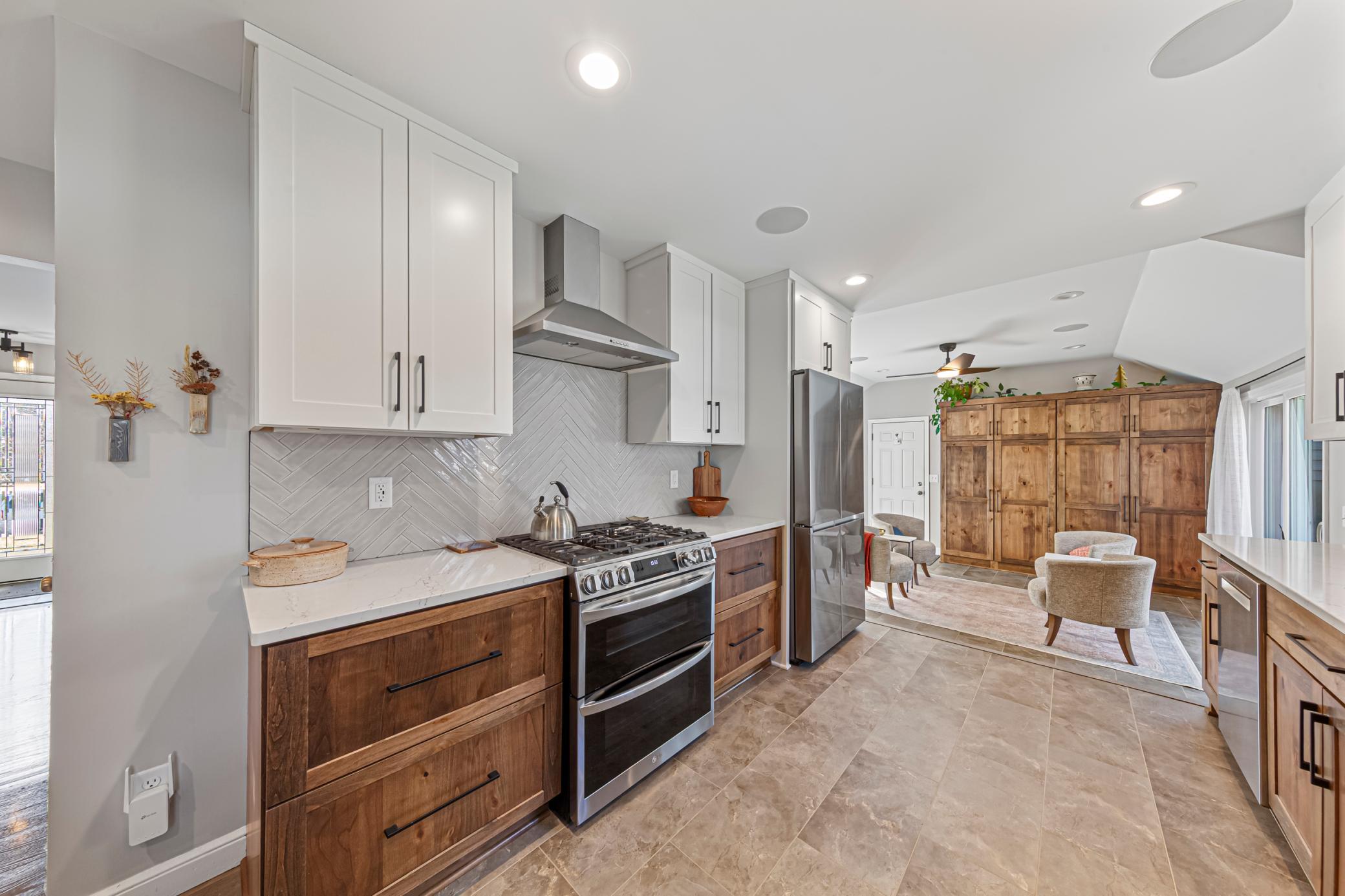 Beautiful eat-in kitchen remodel