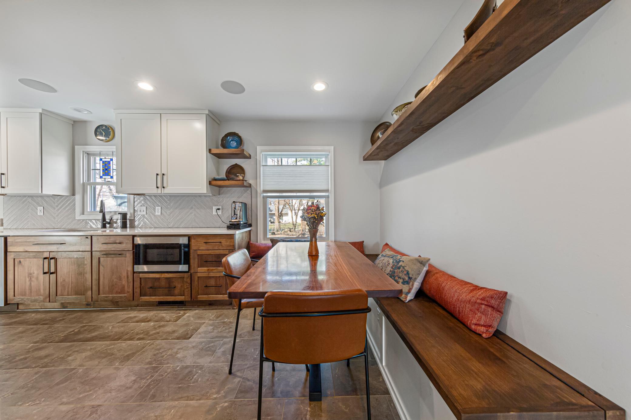 Kitchen eating nook with built-in seating