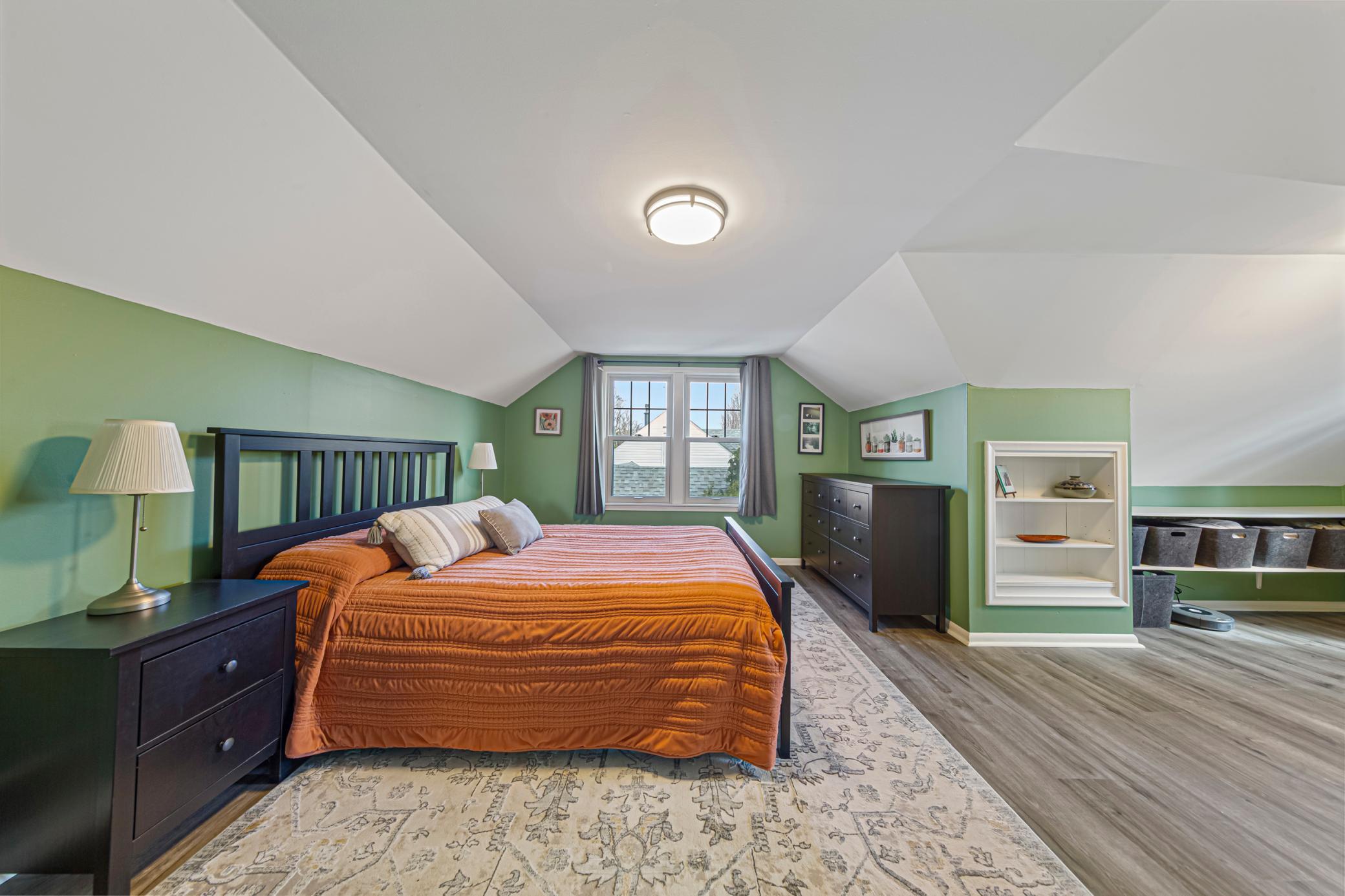 Upper level primary suite