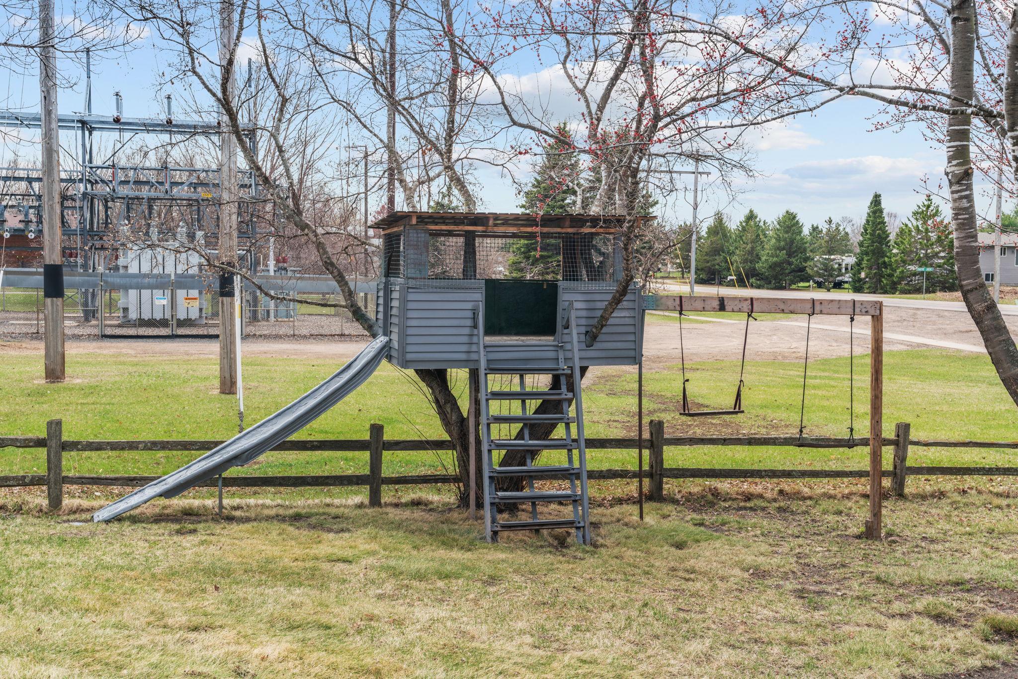 9-web-or-mls-811 Page St SW-9.jpg