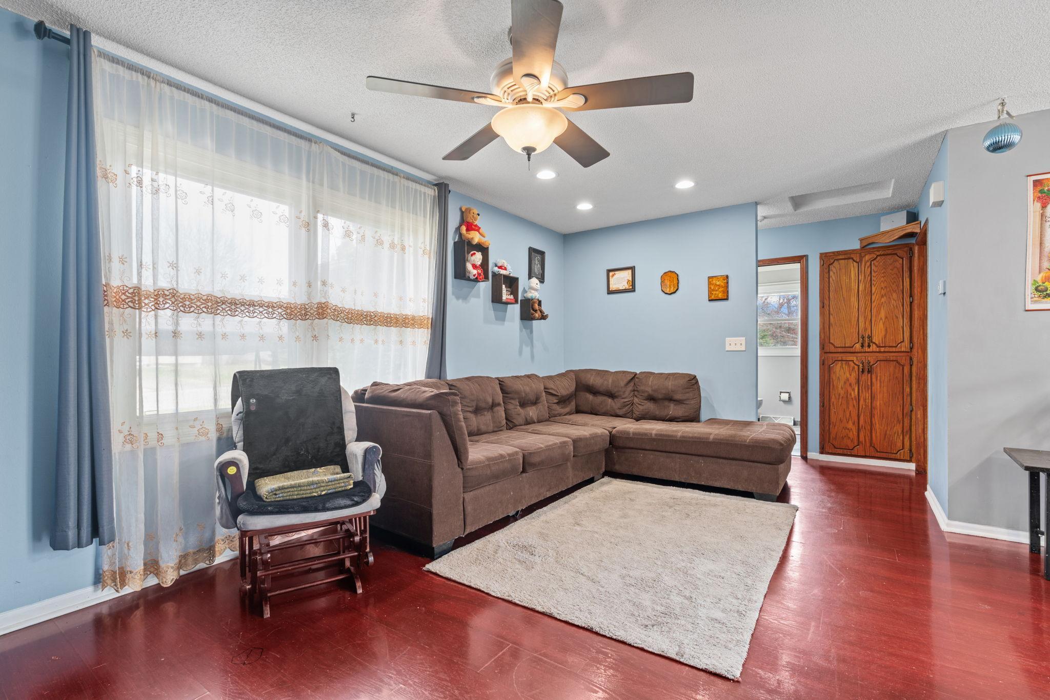 15-web-or-mls-811 Page St SW-15.jpg