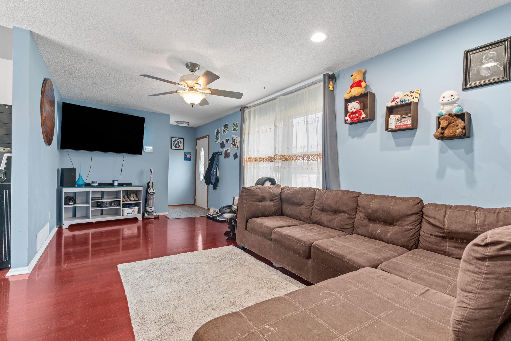 16-web-or-mls-811 Page St SW-16.jpg