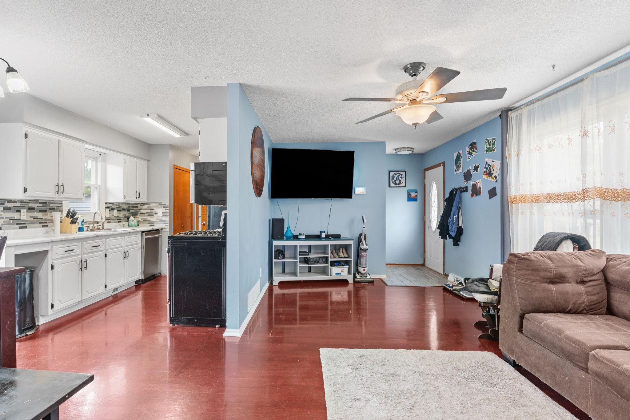 17-web-or-mls-811 Page St SW-17.jpg