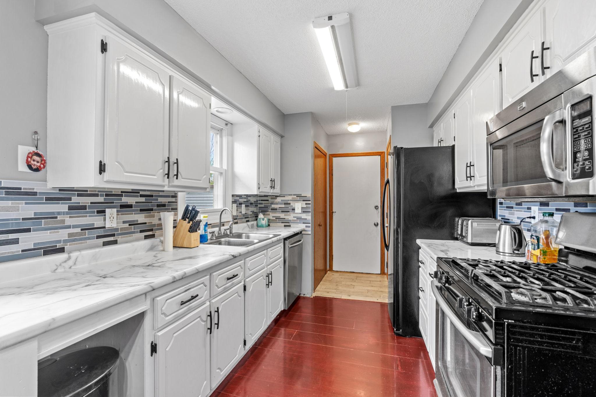 19-web-or-mls-811 Page St SW-19.jpg
