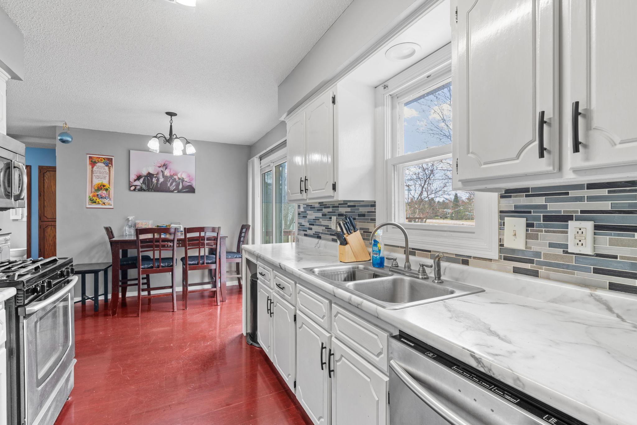 21-web-or-mls-811 Page St SW-21.jpg