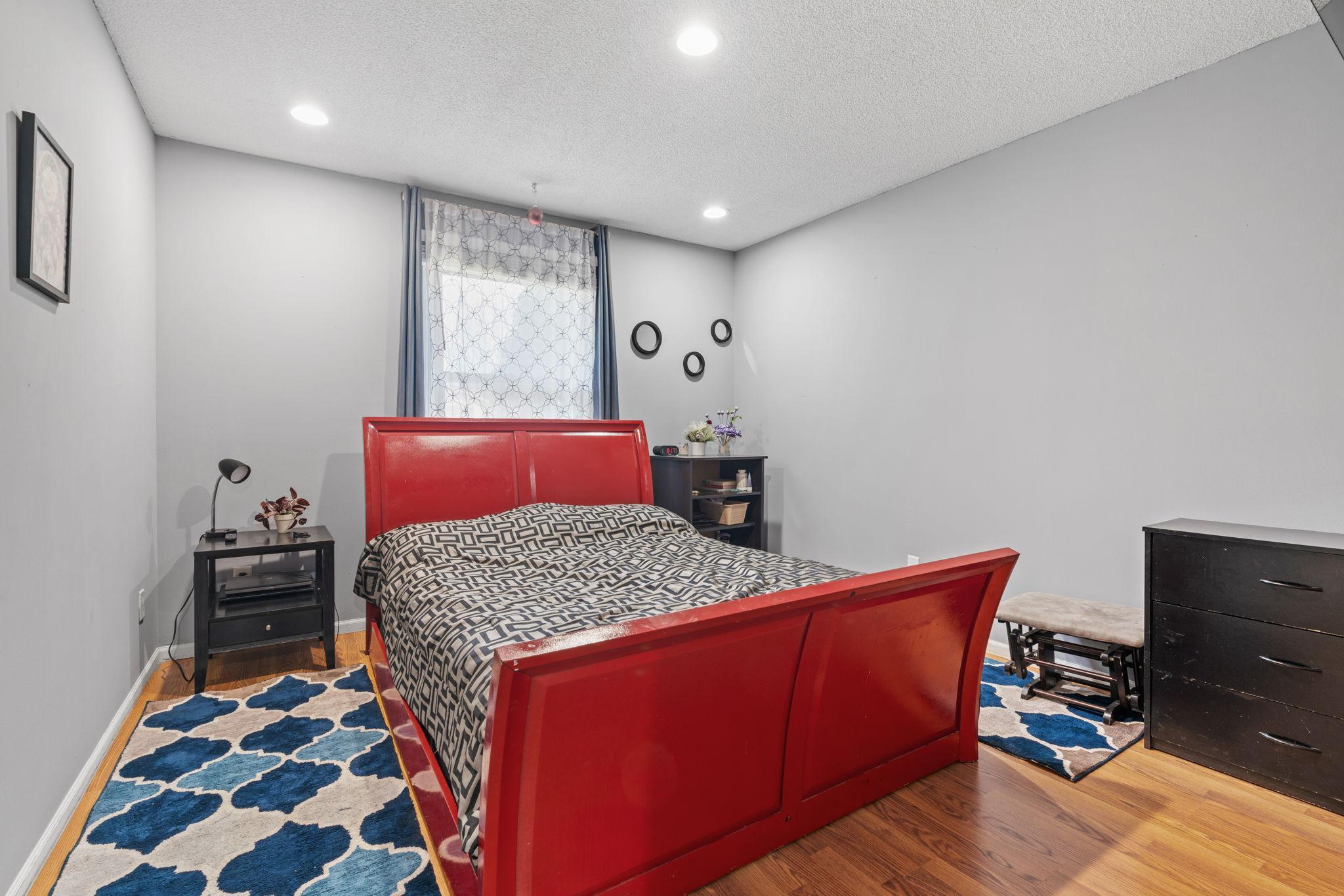 22-web-or-mls-811 Page St SW-22.jpg