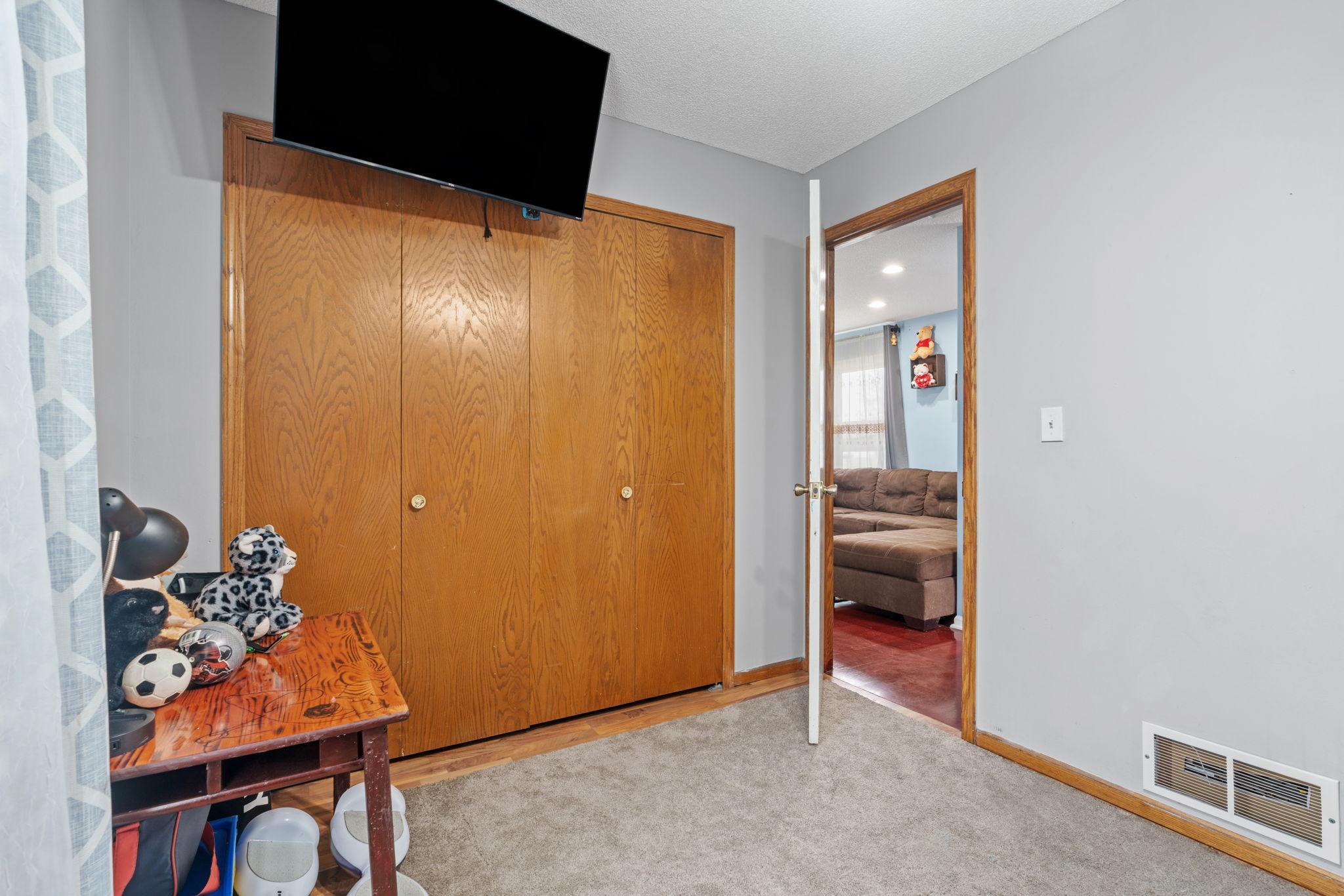 25-web-or-mls-811 Page St SW-25.jpg