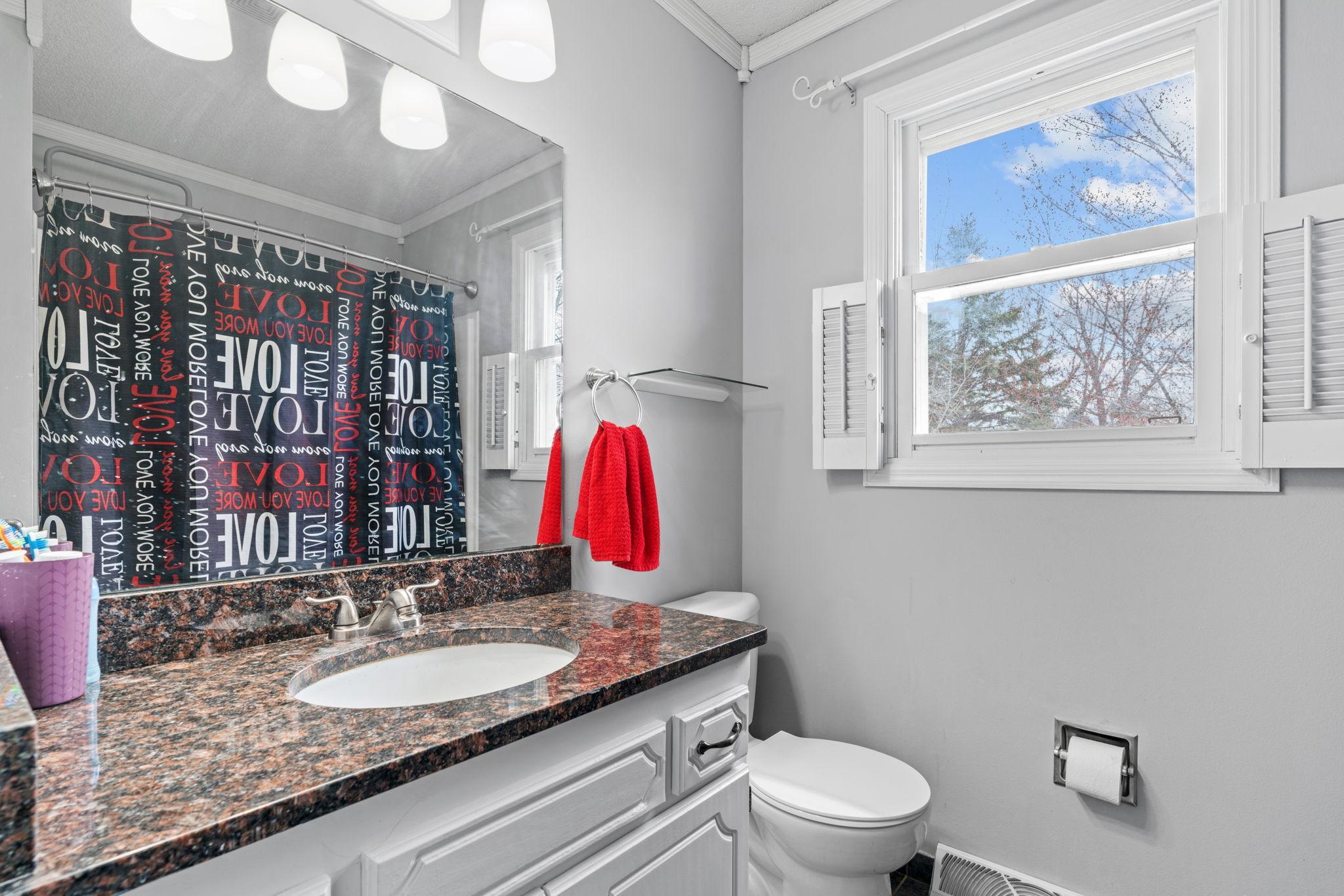 26-web-or-mls-811 Page St SW-26.jpg