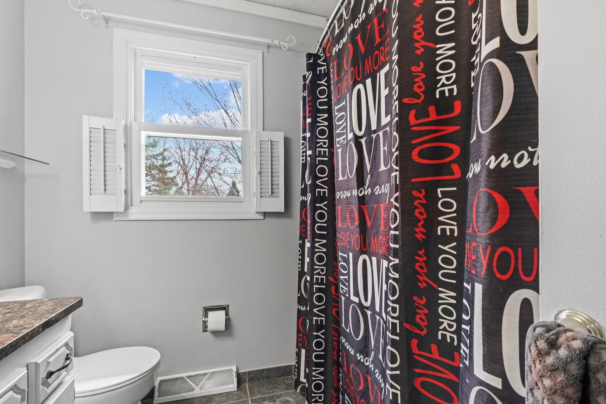 27-web-or-mls-811 Page St SW-27.jpg