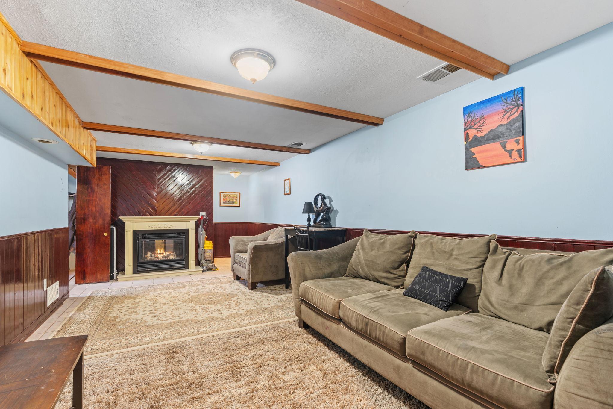 30-web-or-mls-811 Page St SW-30.jpg