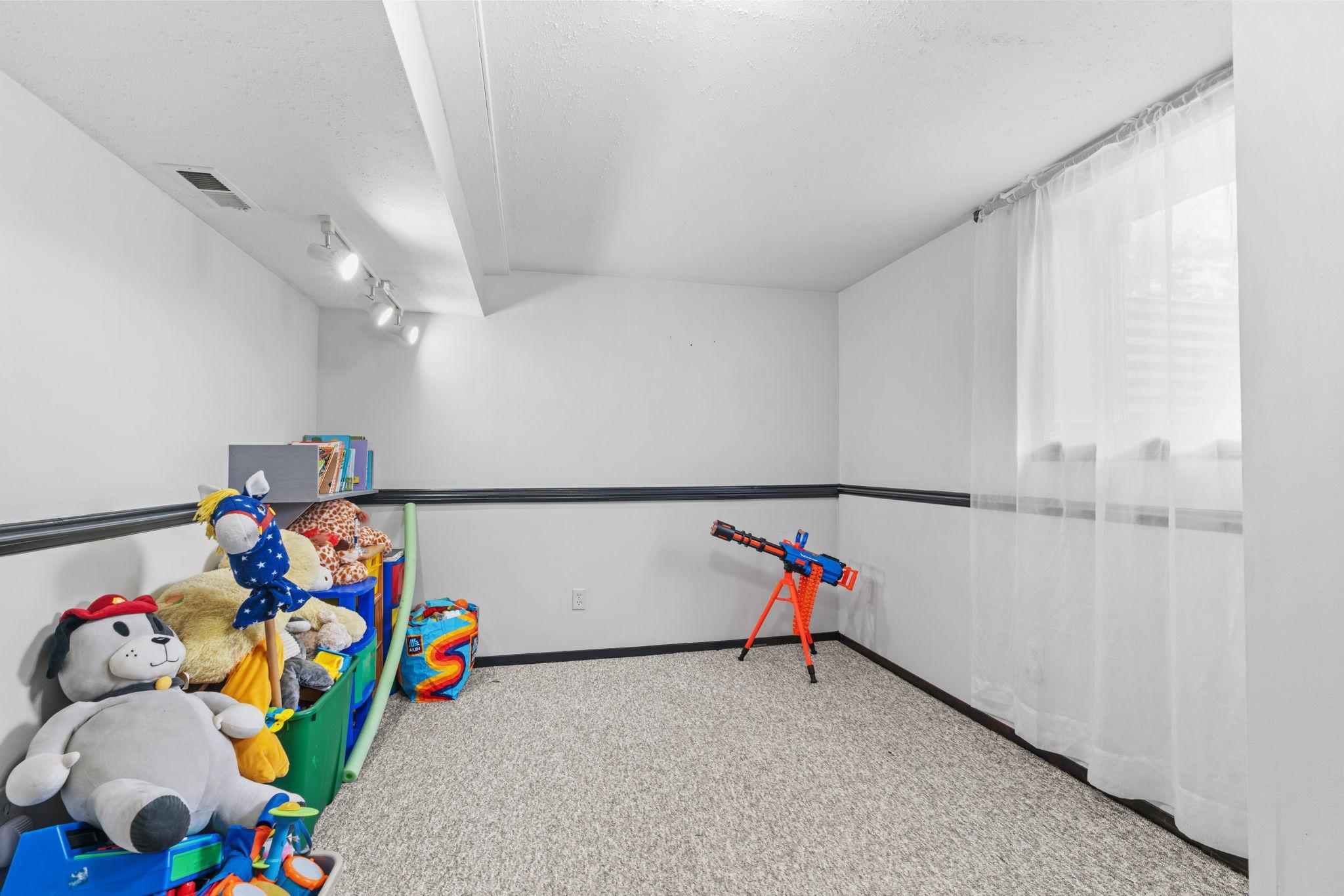 31-web-or-mls-811 Page St SW-31.jpg