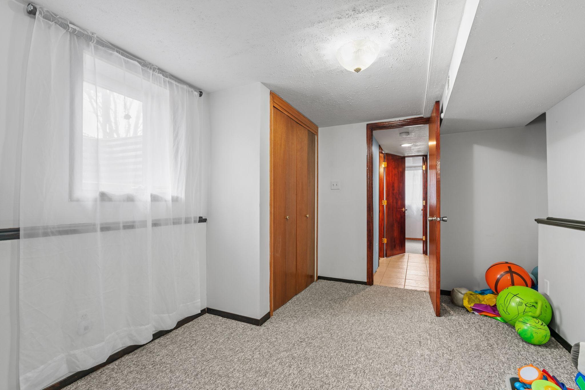 32-web-or-mls-811 Page St SW-32.jpg