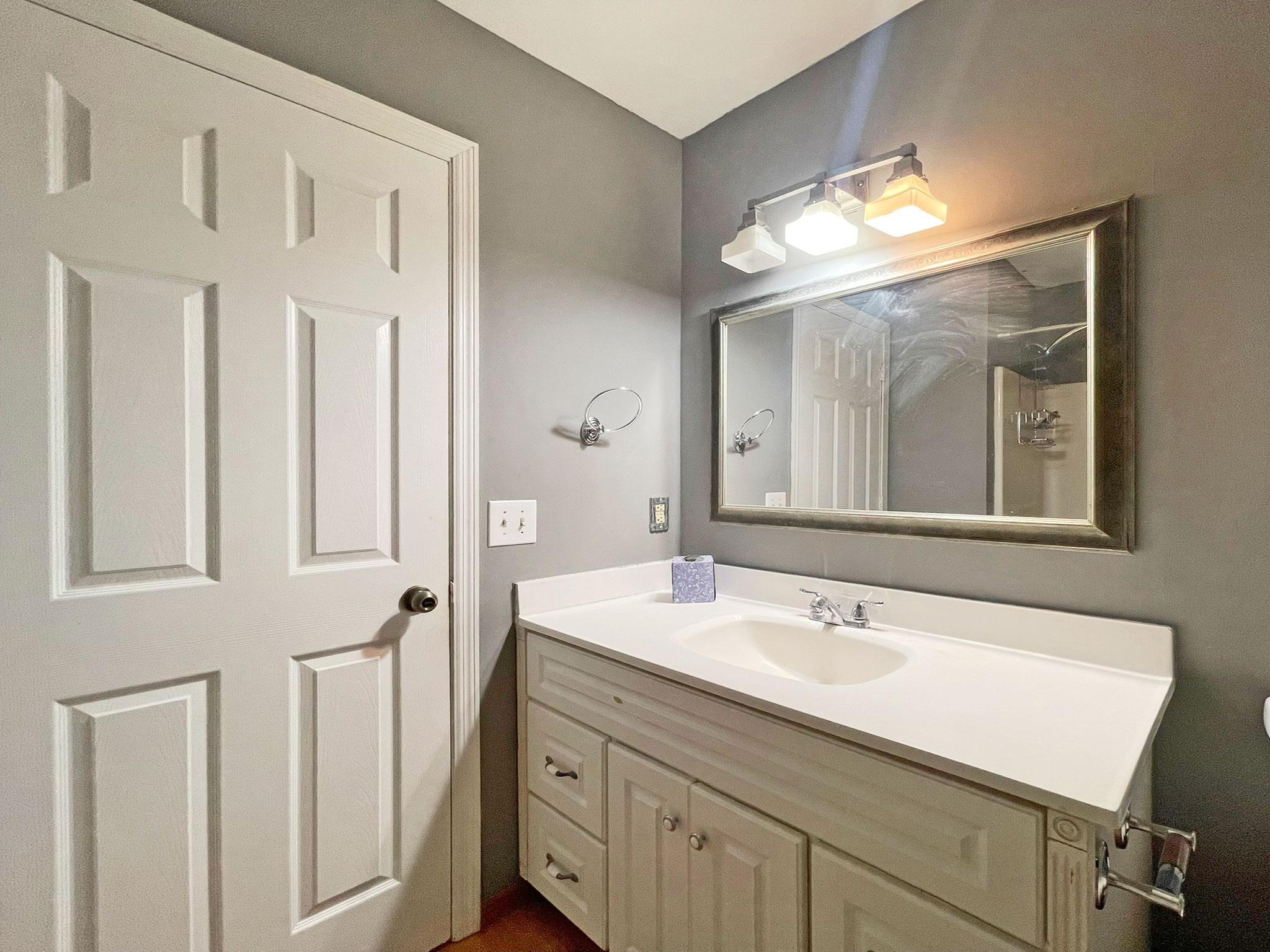 BathroomOne02.jpg