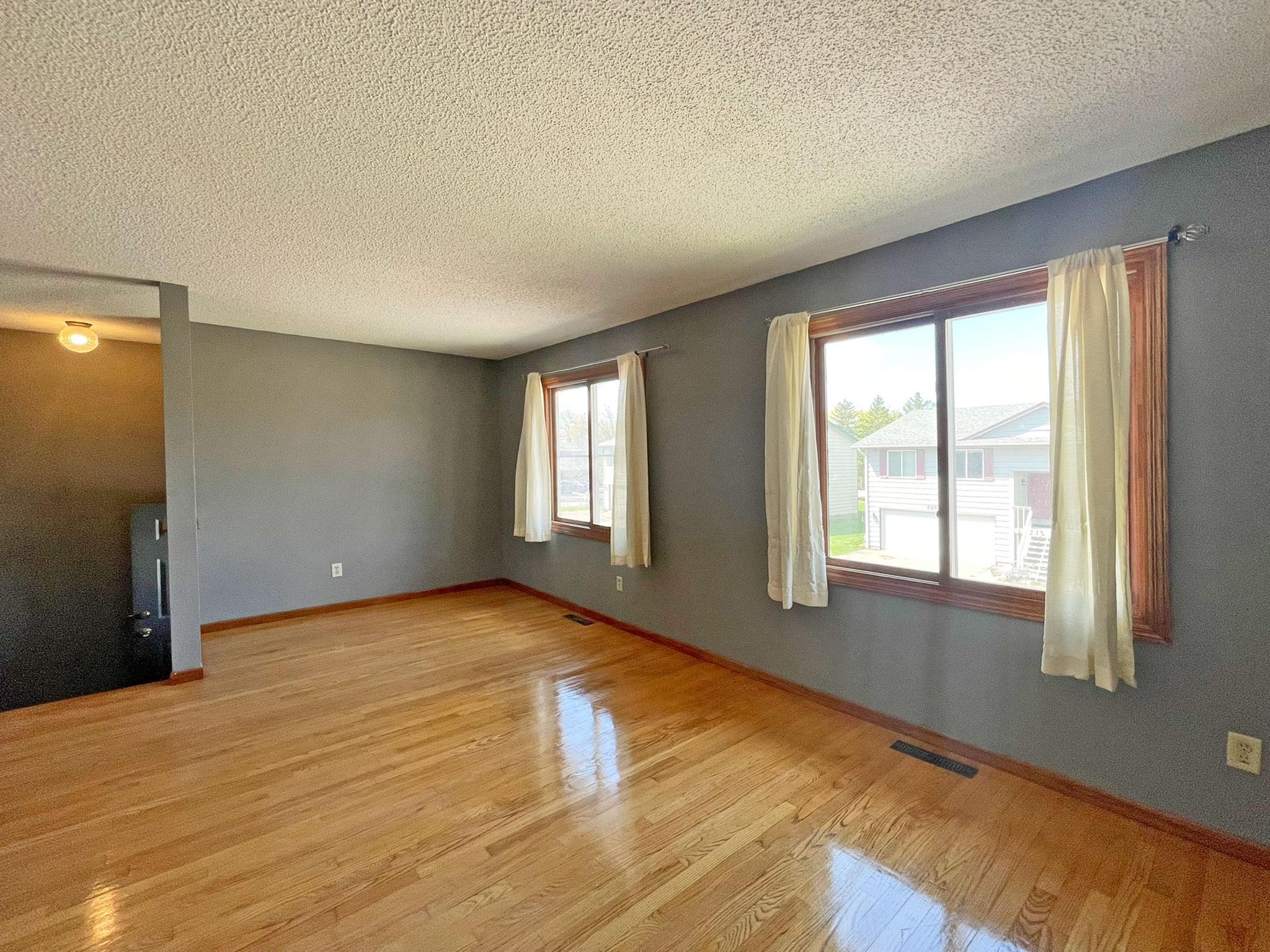 LivingRoom02.jpg