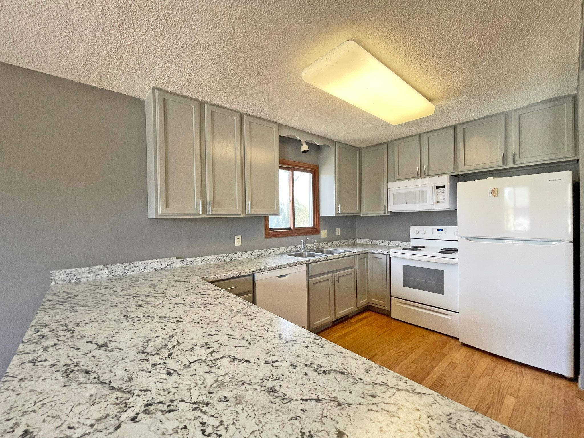 Kitchen02.jpg