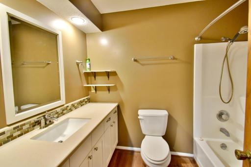 1252 Rolling Oaks Lane NW, Hutchinson, MN 55350