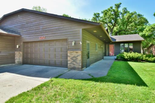 1252 Rolling Oaks Lane NW, Hutchinson, MN 55350