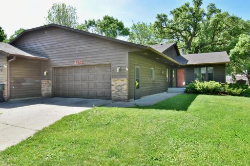 1252 Rolling Oaks Lane NW, Hutchinson, MN 55350
