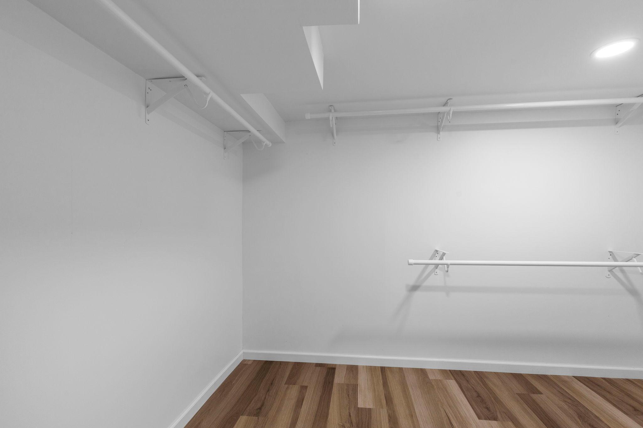 36-web-or-mls-1820 Oak St-114.jpg