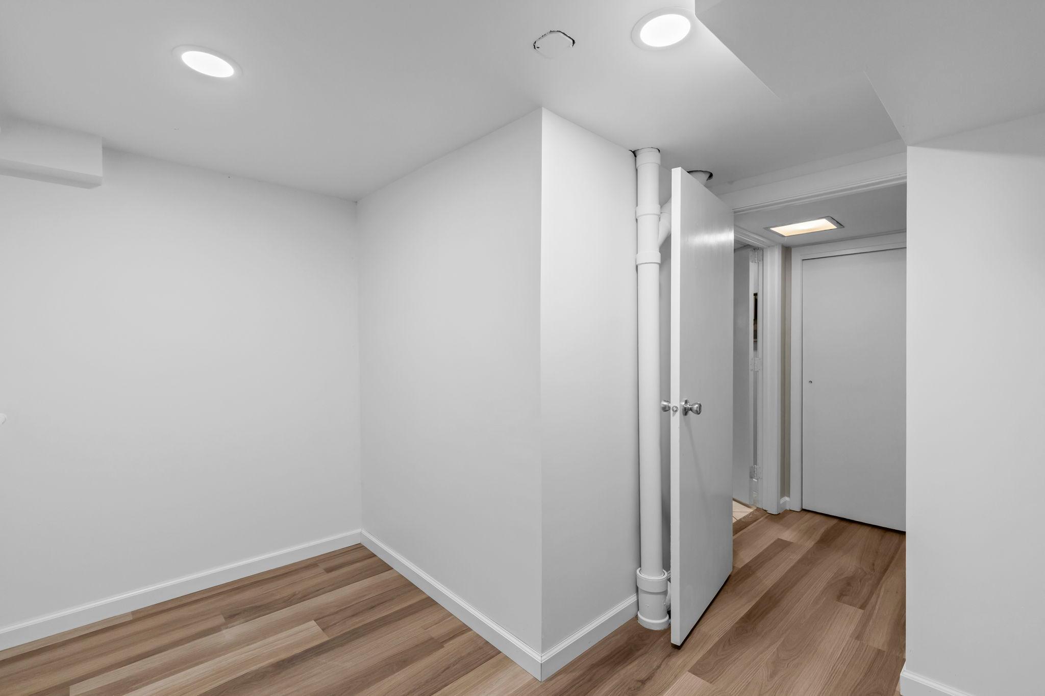 37-web-or-mls-1820 Oak St-117.jpg