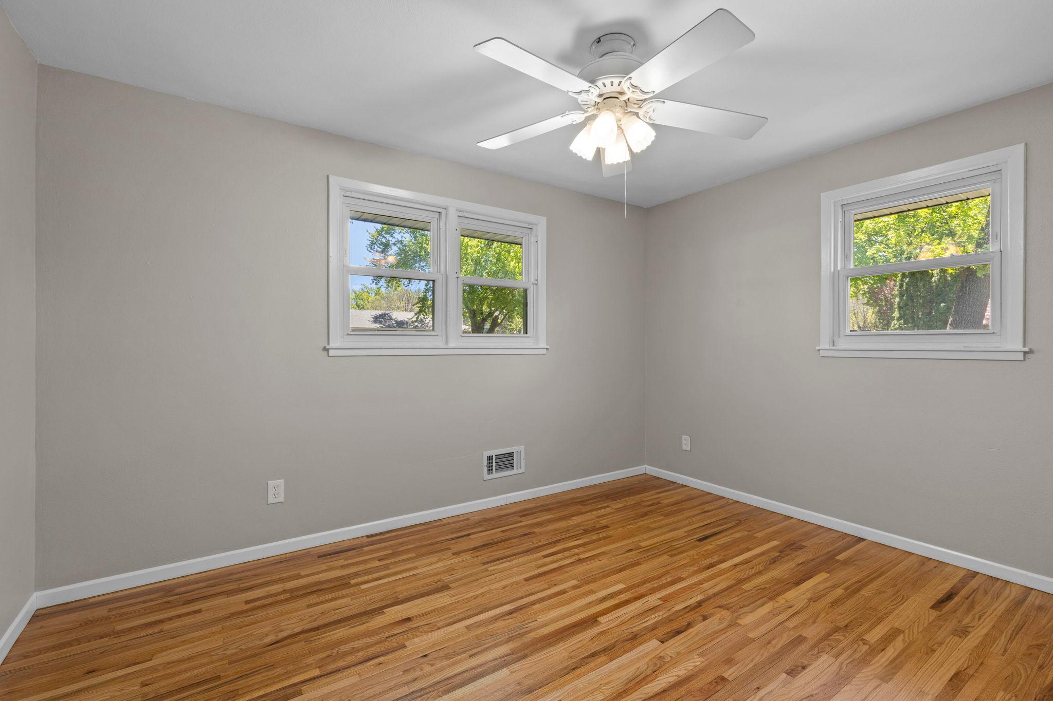 26-web-or-mls-1820 Oak St-72.jpg
