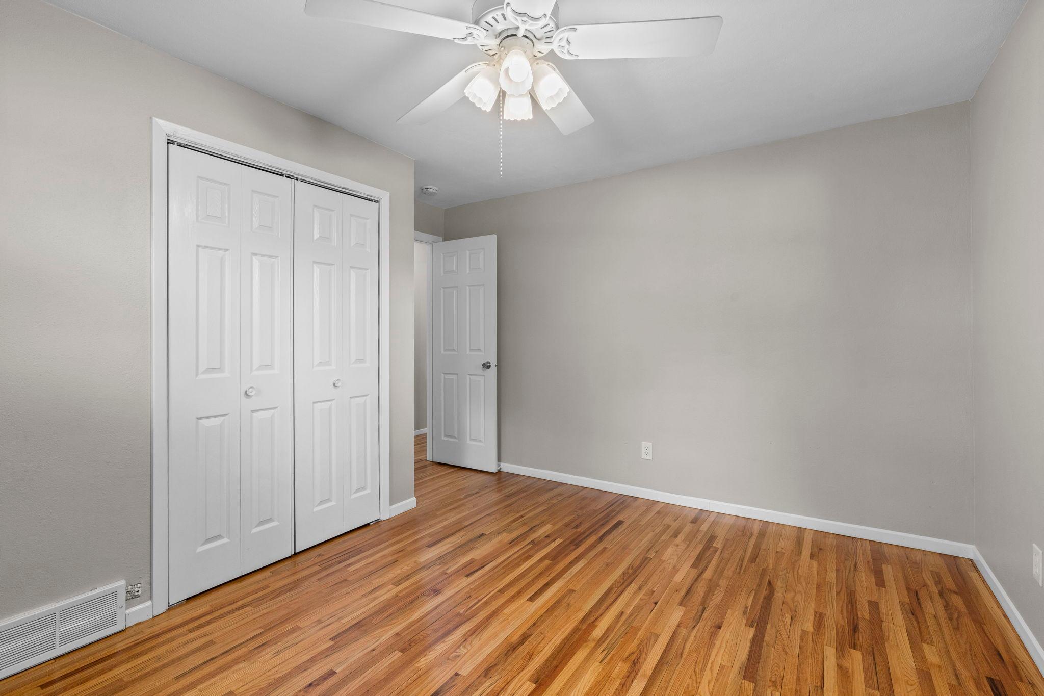 27-web-or-mls-1820 Oak St-75.jpg