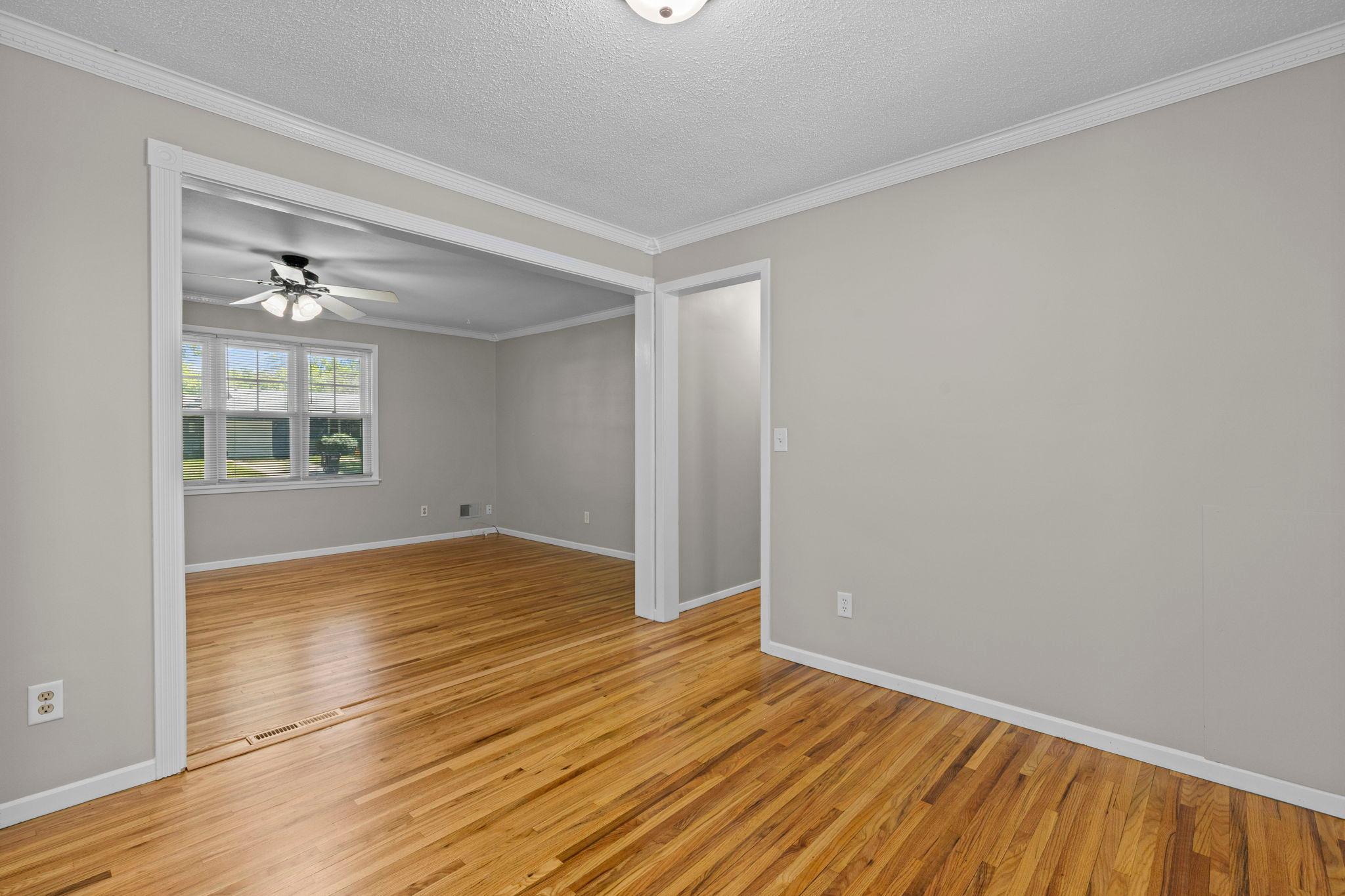 14-web-or-mls-1820 Oak St-36 - Copy.jpg