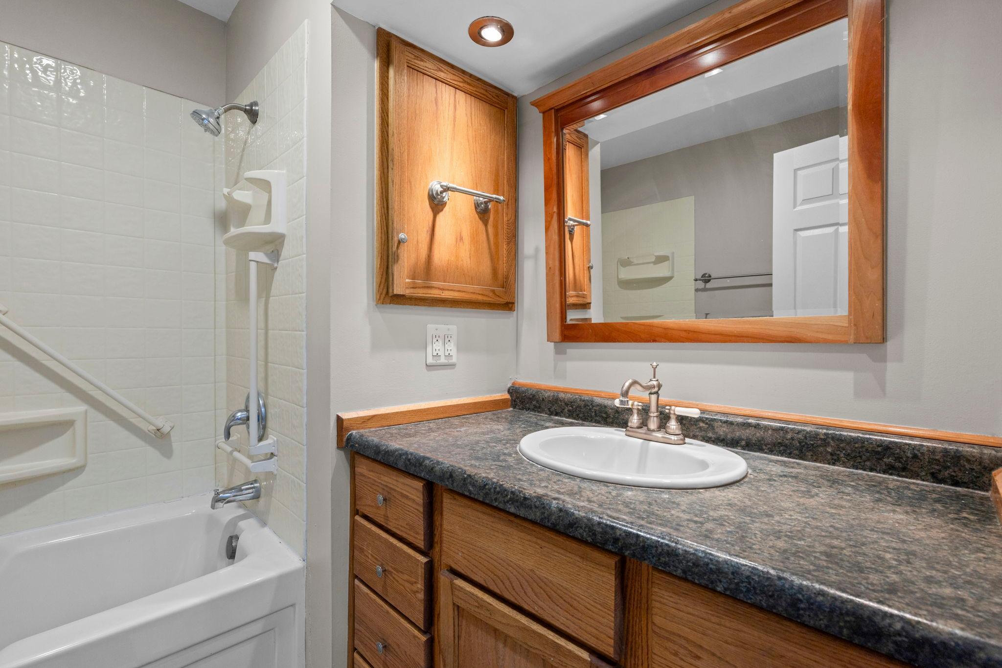 24-web-or-mls-1820 Oak St-66.jpg