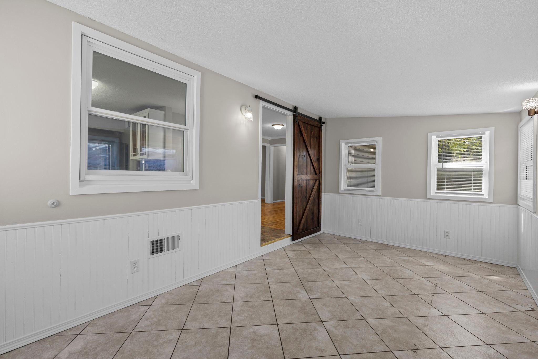 17-web-or-mls-1820 Oak St-45.jpg
