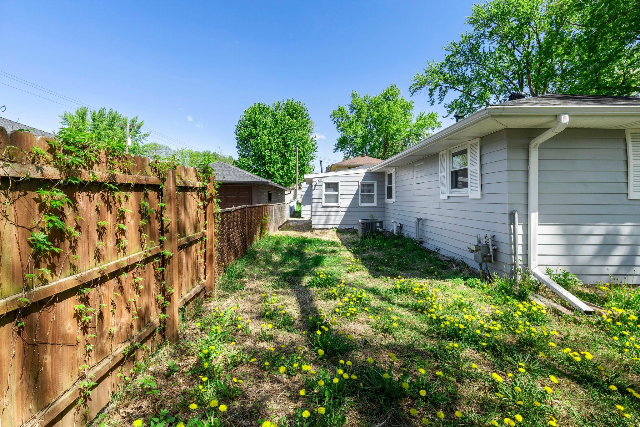 46-web-or-mls-1820 Oak St-18.jpg