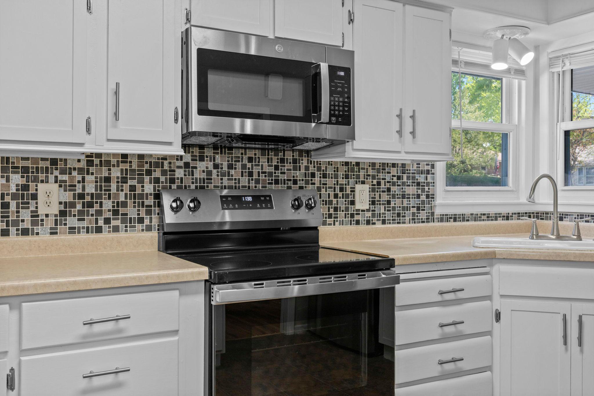 21-web-or-mls-1820 Oak St-57.jpg