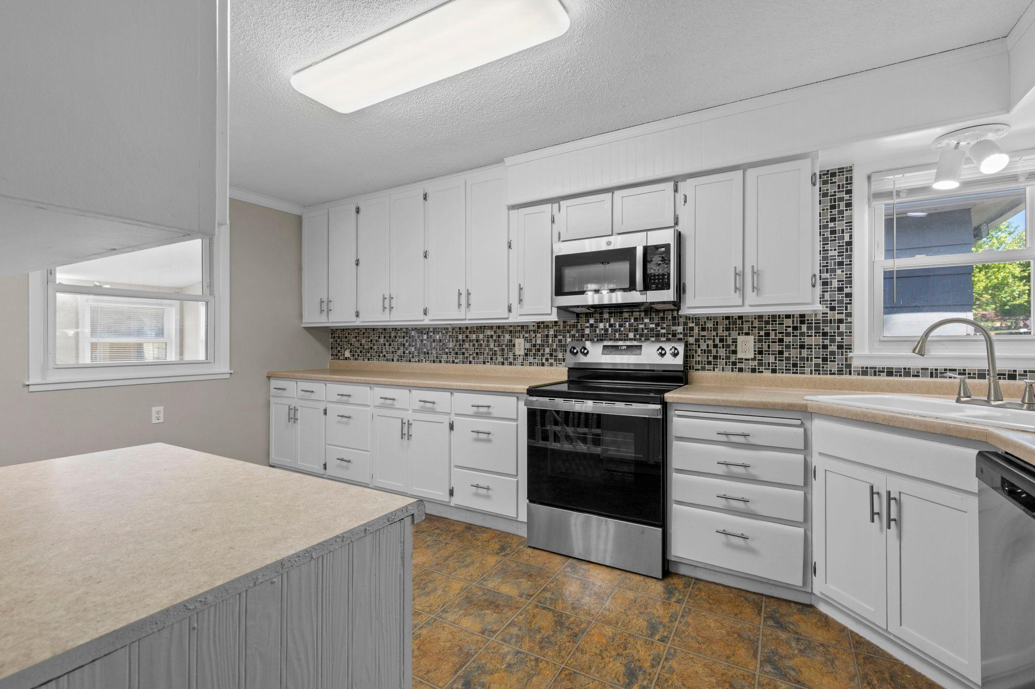 23-web-or-mls-1820 Oak St-63.jpg
