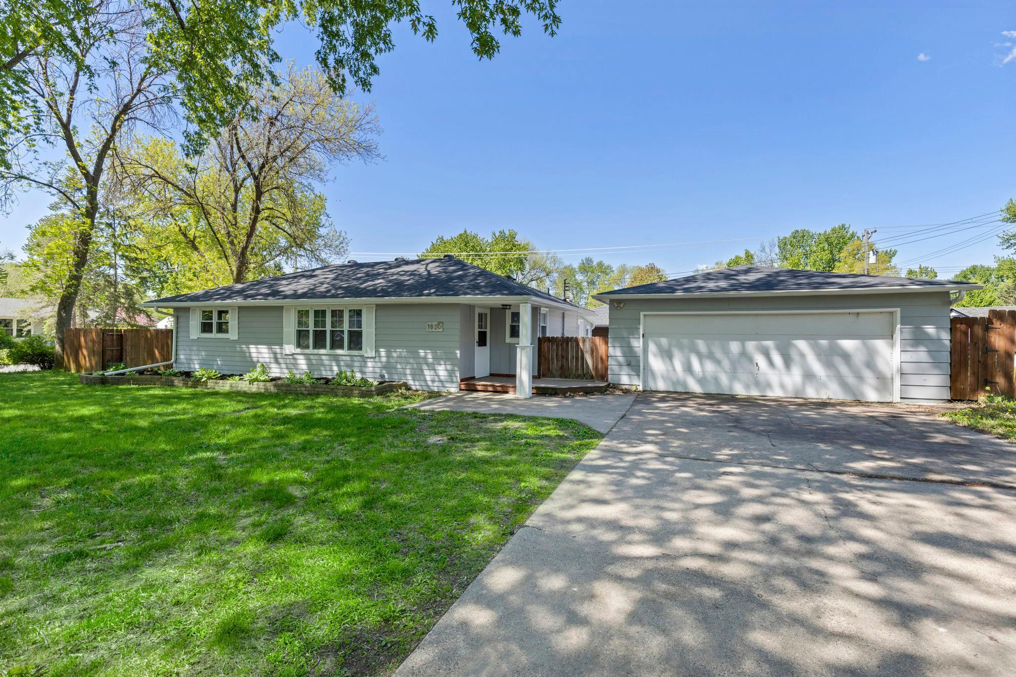 7-web-or-mls-1820 Oak St-3.jpg
