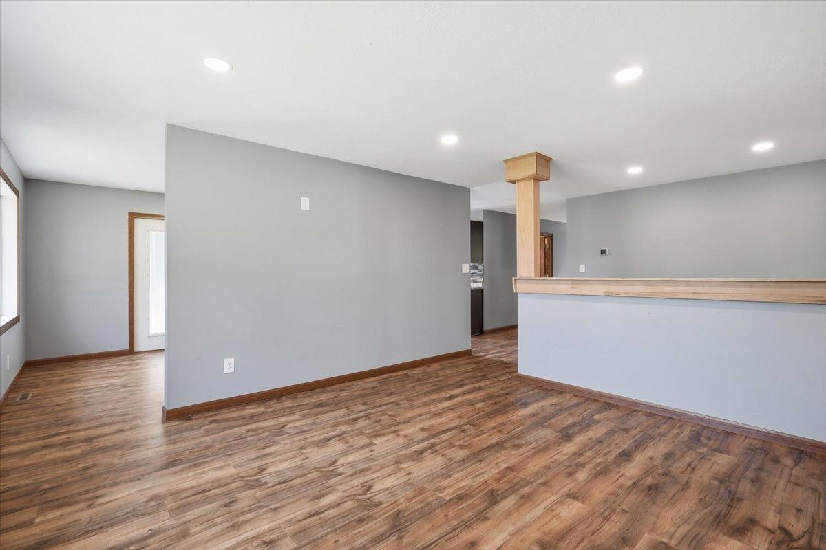 02-Living Room.jpg