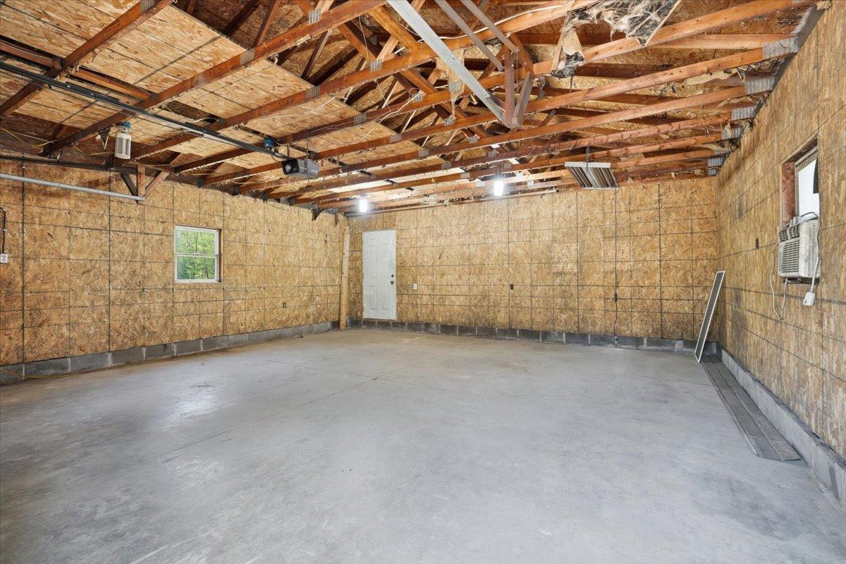 15-Garage.jpg