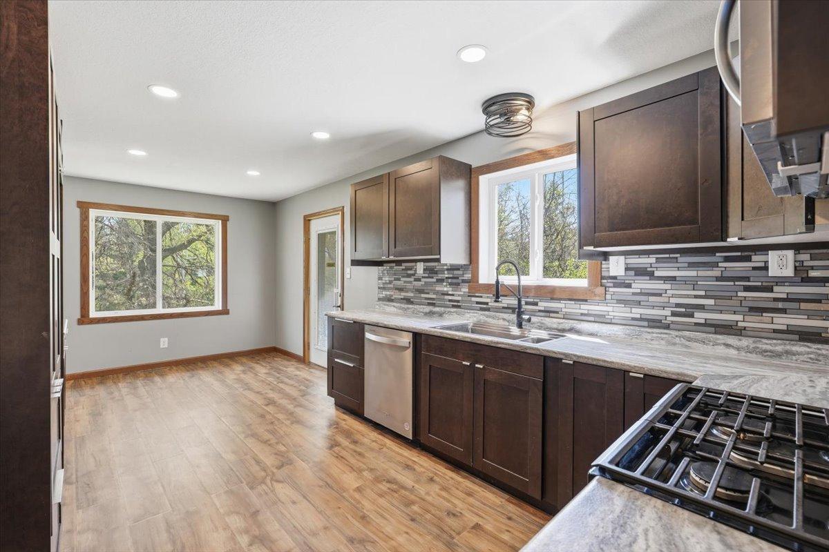 04-Kitchen.jpg