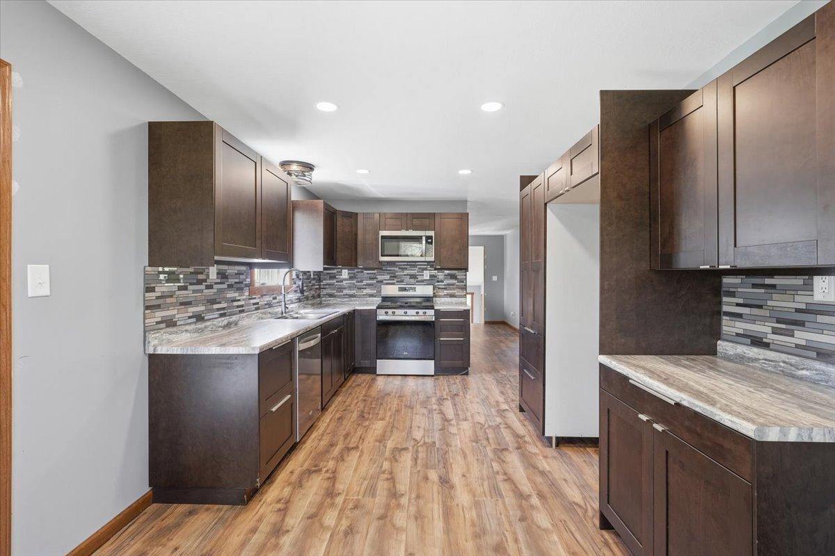05-Kitchen.jpg