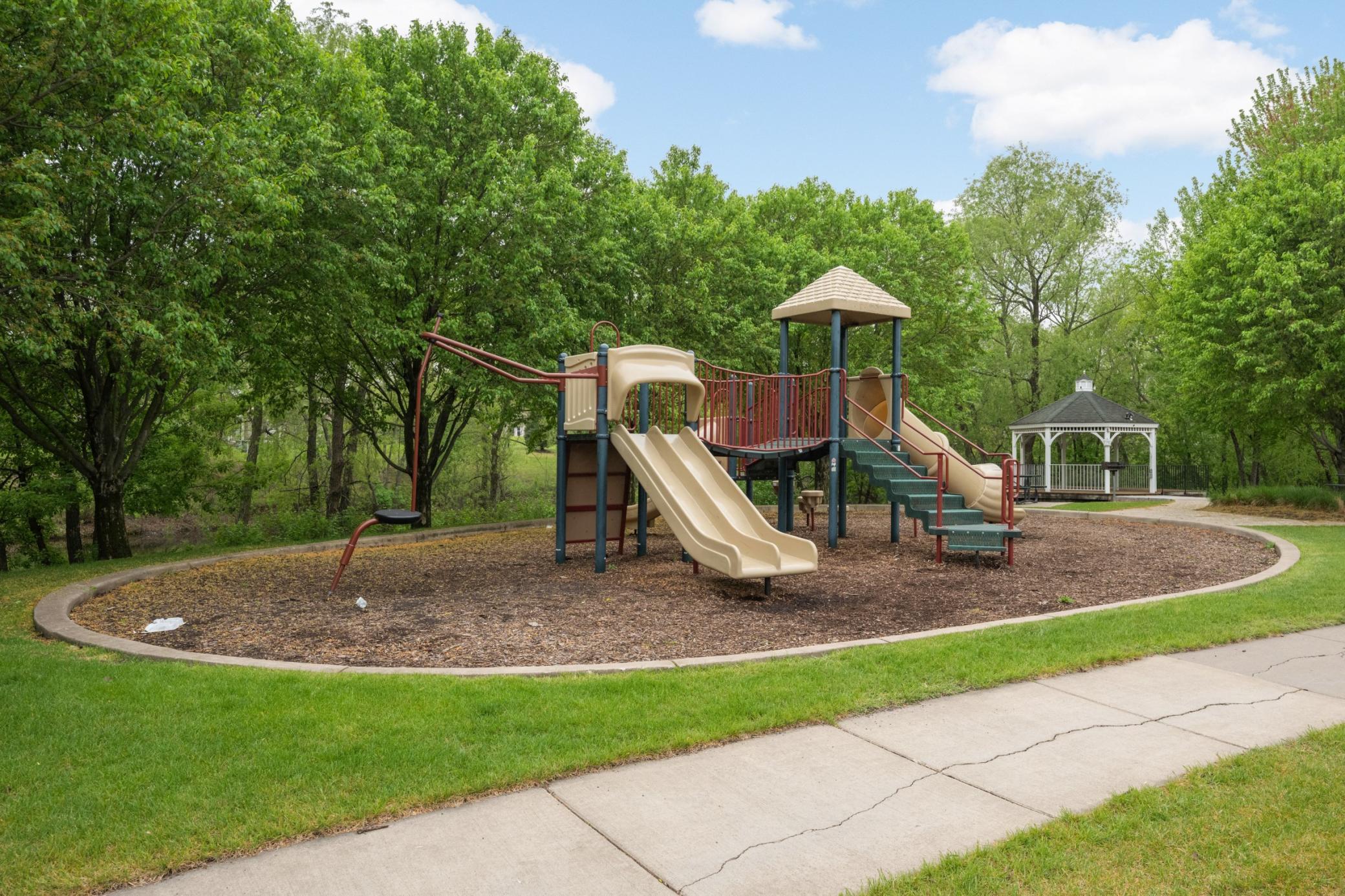 Close proximity to neighborhood park