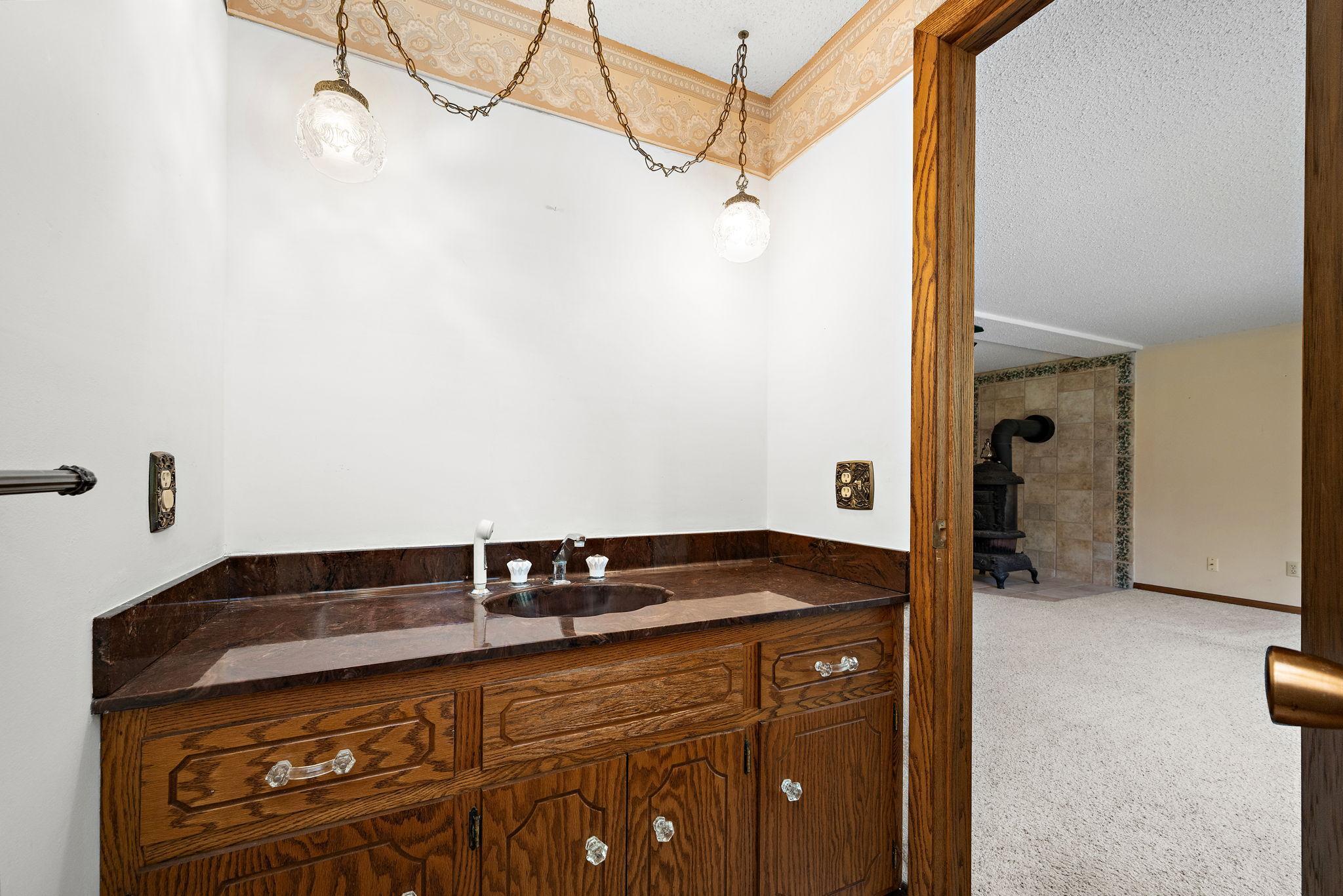 14-web-or-mls-1125-oakview-ln-n.jpg