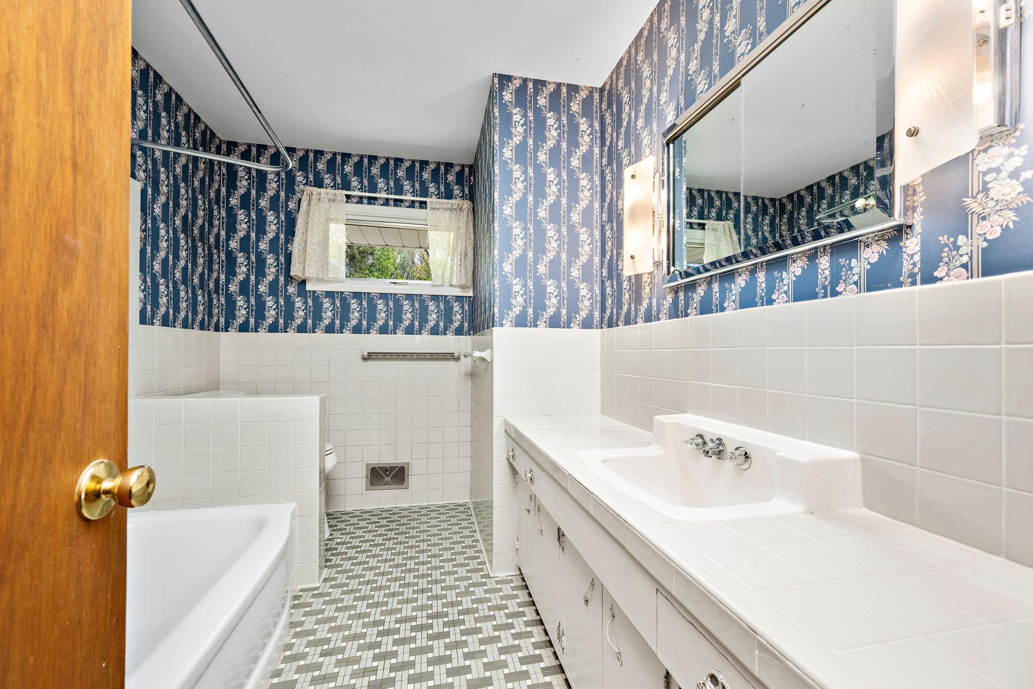 19-web-or-mls-1125-oakview-ln-n.jpg