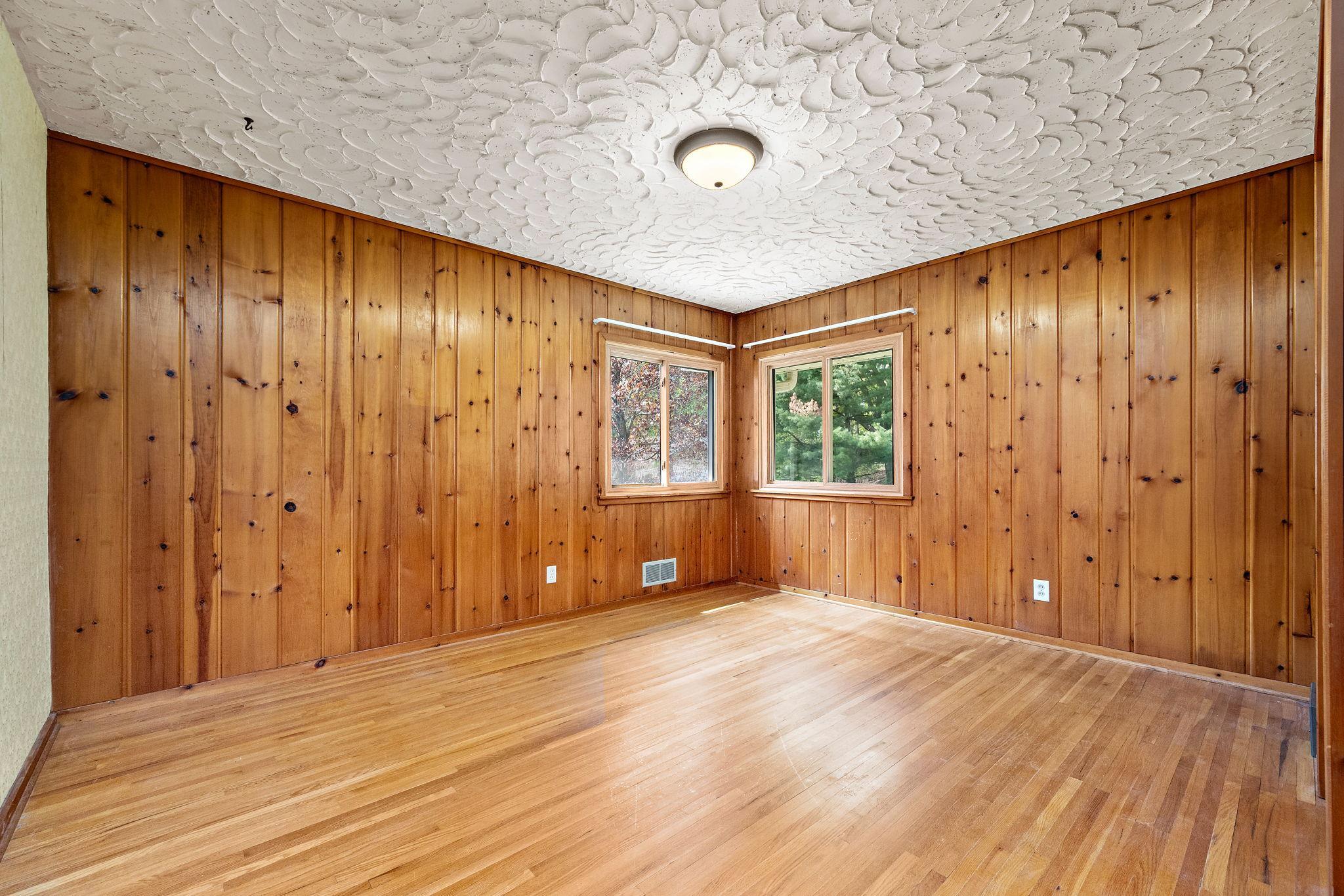 17-web-or-mls-1125-oakview-ln-n.jpg