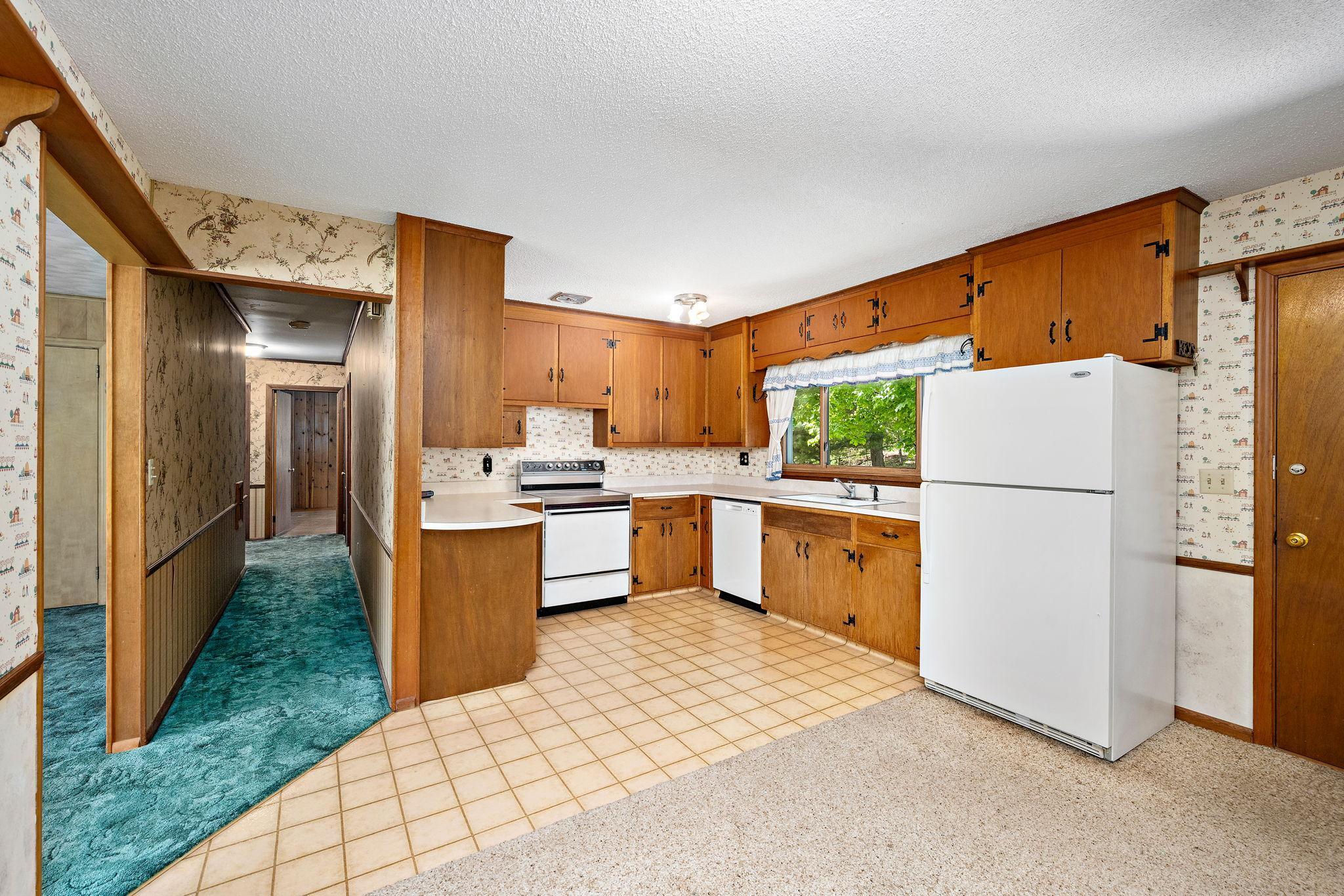7-web-or-mls-1125-oakview-ln-n.jpg