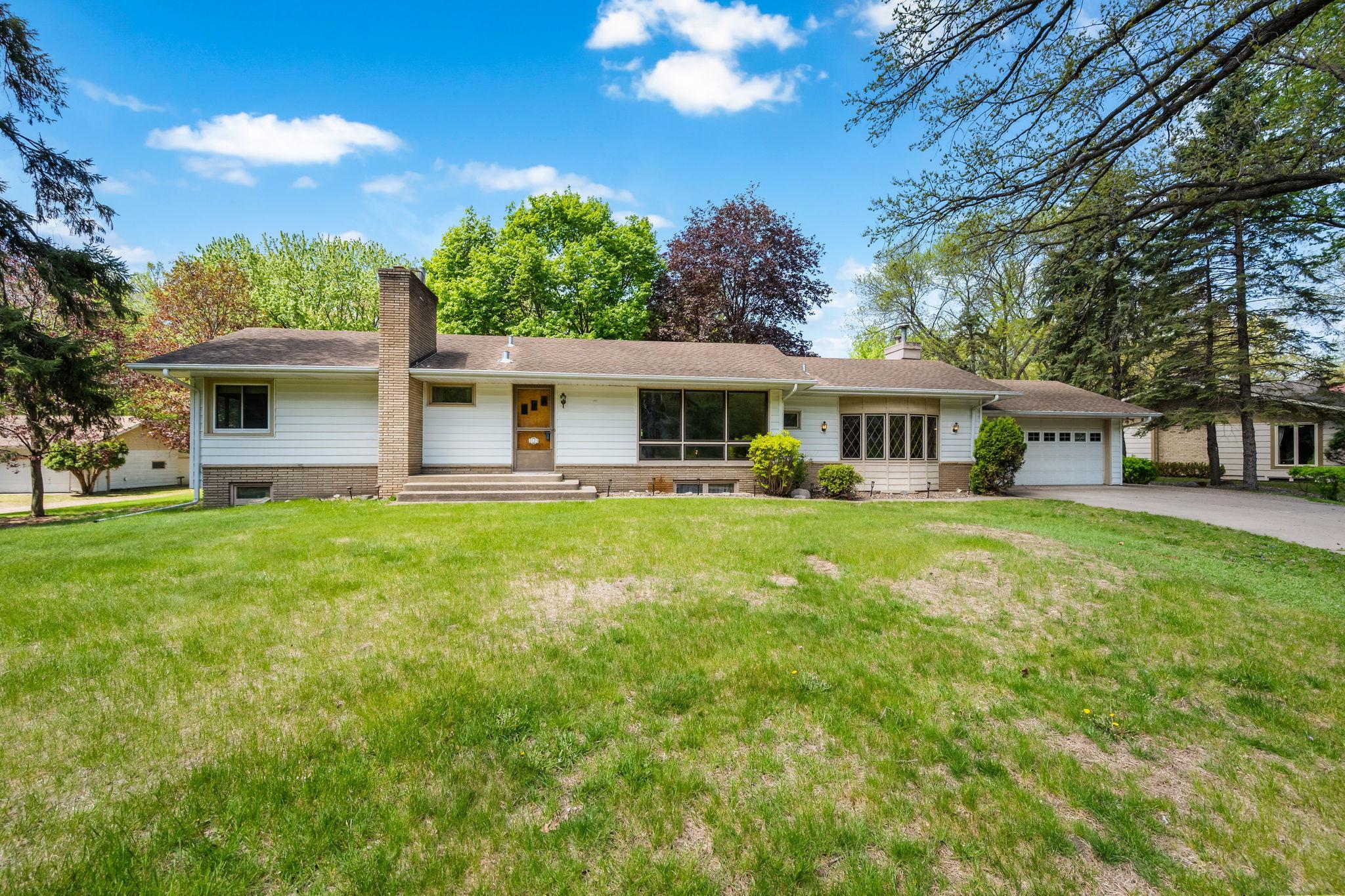 1-web-or-mls-1125-oakview-ln-n.jpg